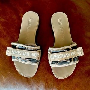 DIO(R)EVOLUTION SLIDE - Size 37
Nude Camouflage Technical Fabric